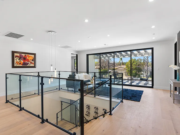 5012 Enfield Ave — Photo 30