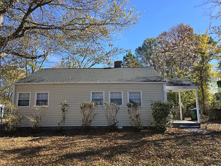 1025 Bradley Ln — Photo 4