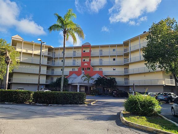 3rd image of 8290 Lake Dr APT 540