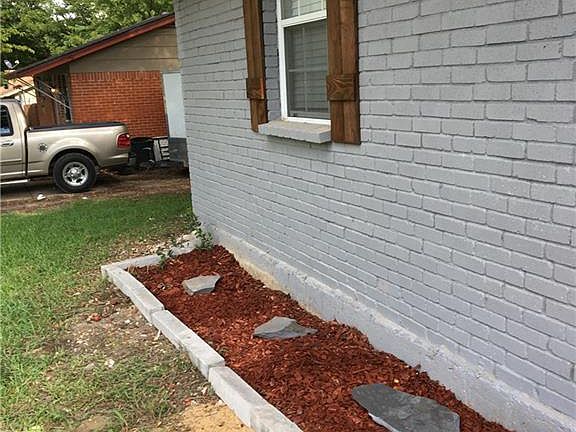 3rd image of 1710 Rose Ln