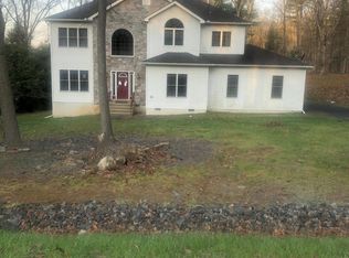 5280 Hilltop Cir, East Stroudsburg, PA