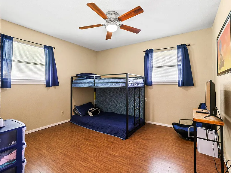 713 Patricia Dr — Photo 12
