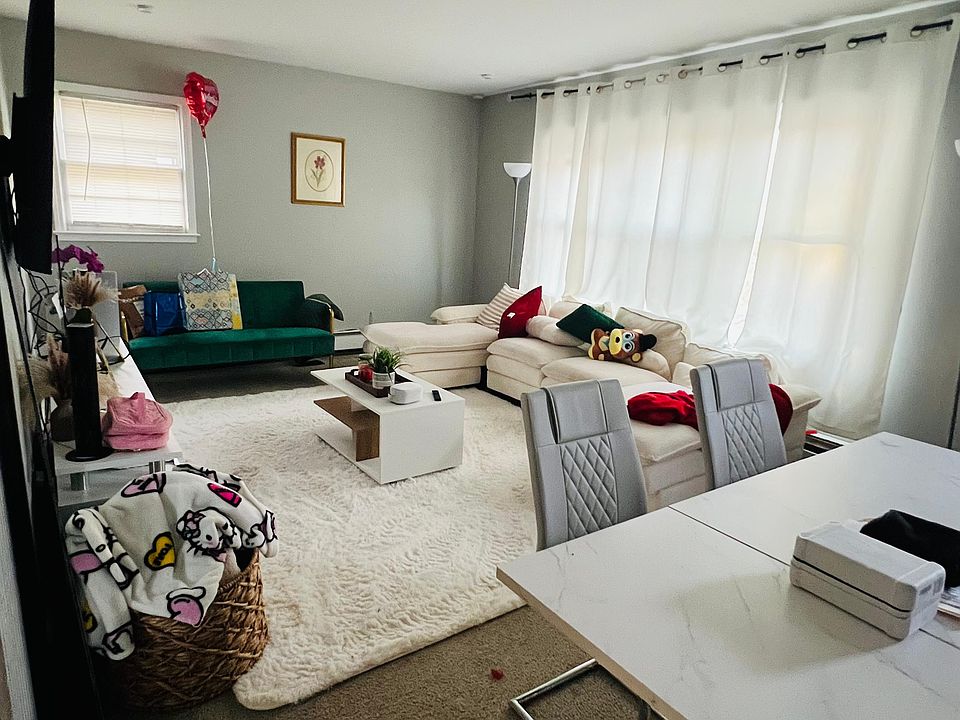 1st image of 208 Poplar St Floor 2