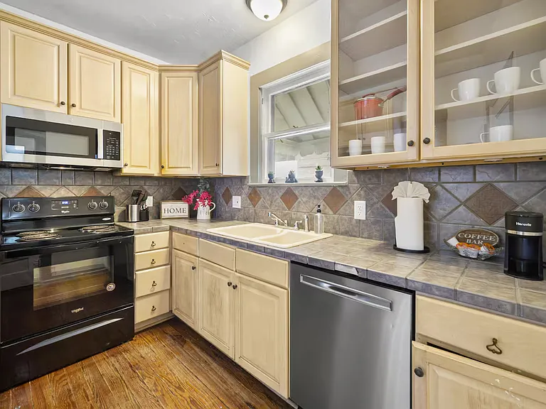 1131 McKinley Ave — Photo 13