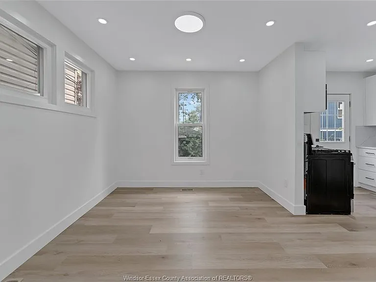 1245 Giles Blvd E — Photo 10