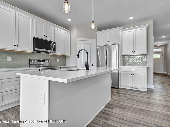 3rd image of 1132 Peninsula Dr
