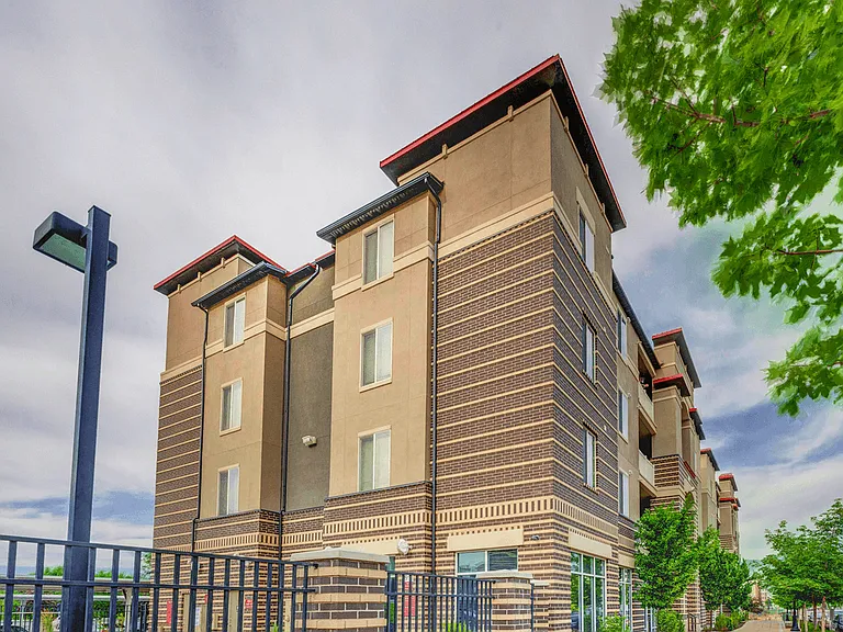 Avida Apartments — Photo 23