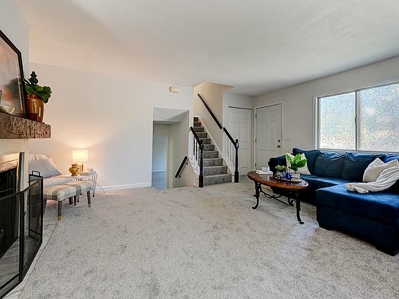 4th image of 2401 Brunswick Cir APT C