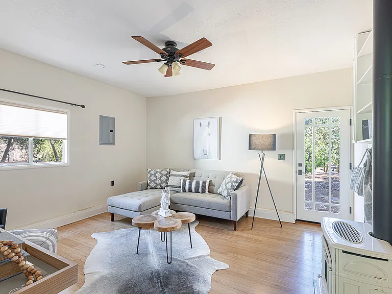 525 Keyes Ave — Photo 38