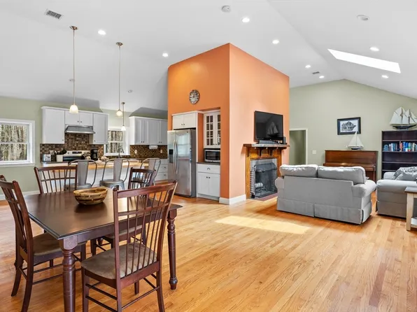 481 Cross St, Carlisle, MA 01741