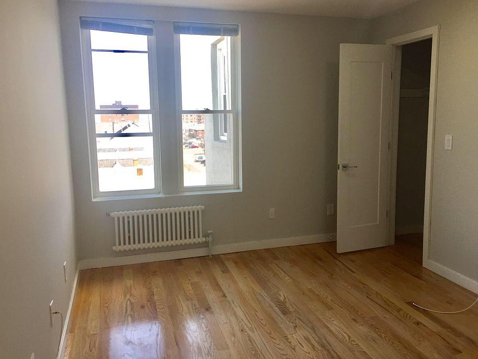 1st image of 215 E Broadway APT 1M