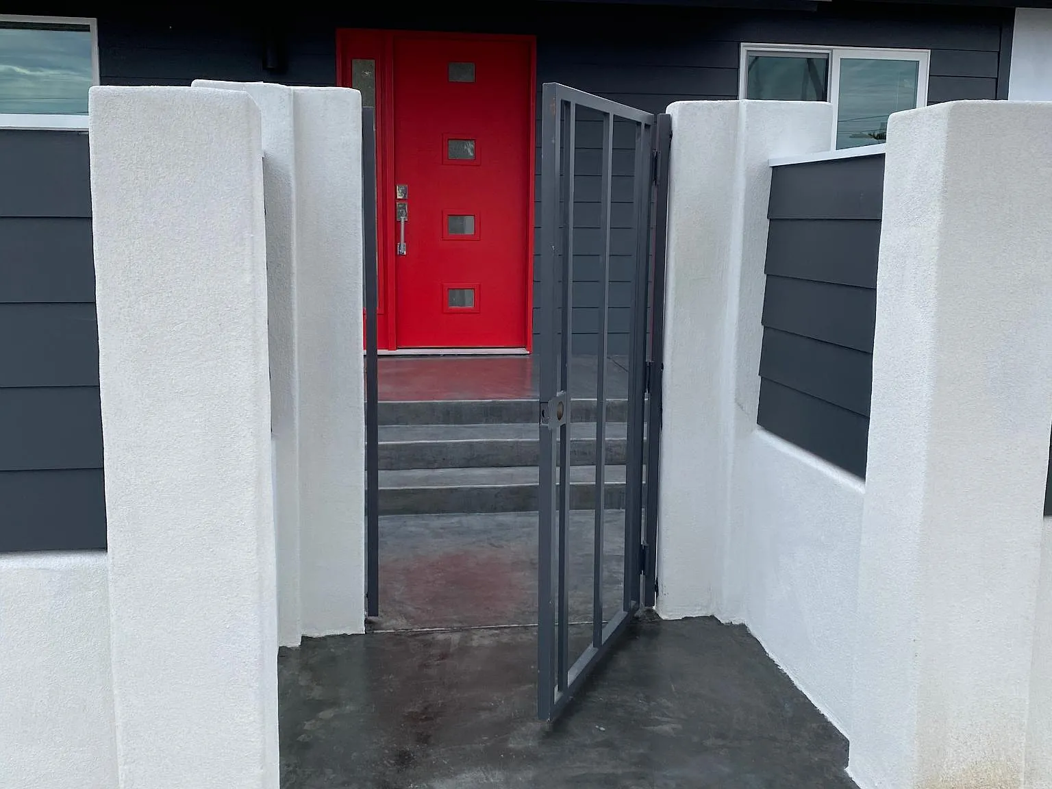 4212 Clairemont Dr — Photo 2