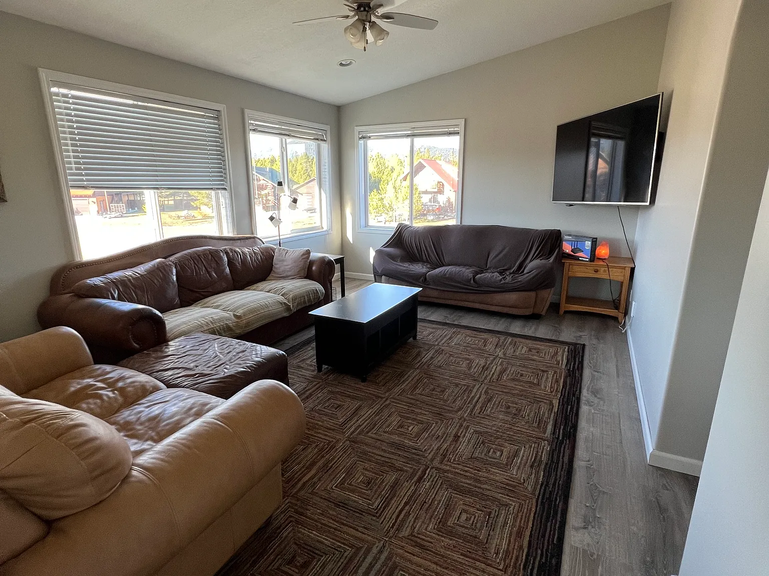 5 bed, 2460 sqft, $3,250 — Photo 3