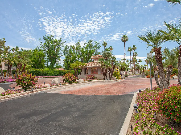 500 S Farrell Dr #M81 — Photo 18