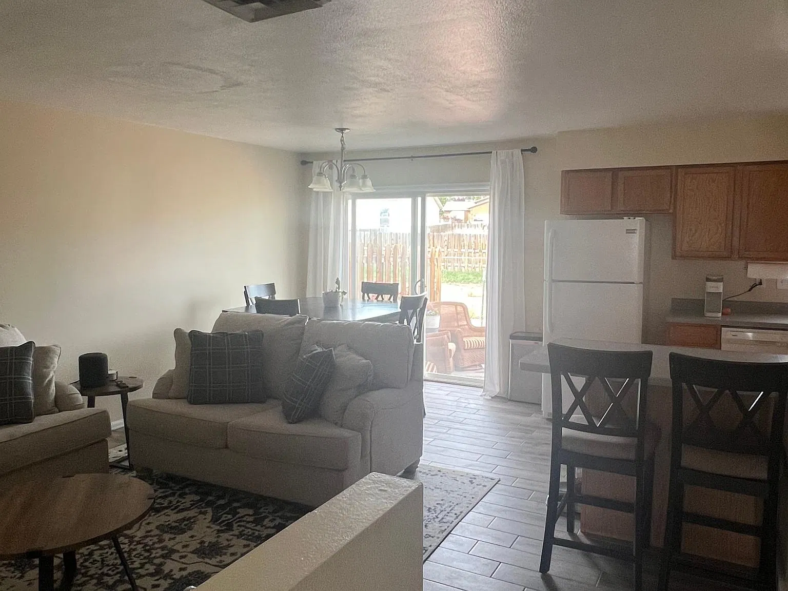 2 bed, 950 sqft, $1,400 — Photo 3