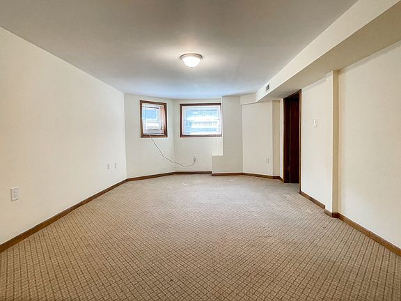 3rd image of 4039 N Southport Ave