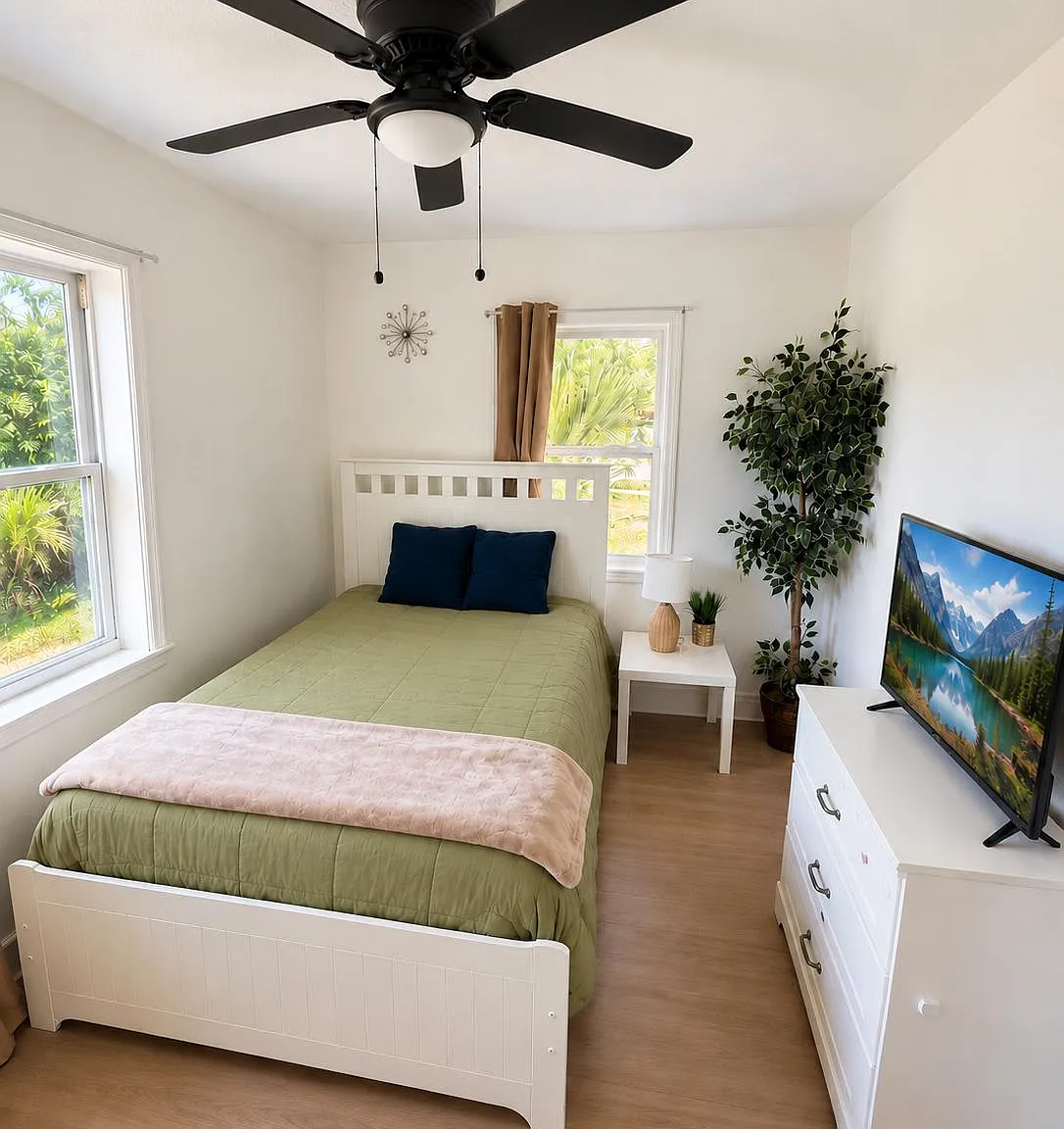 4 bed, 2.0 bath, 1120 sqft, $927 — Photo 1
