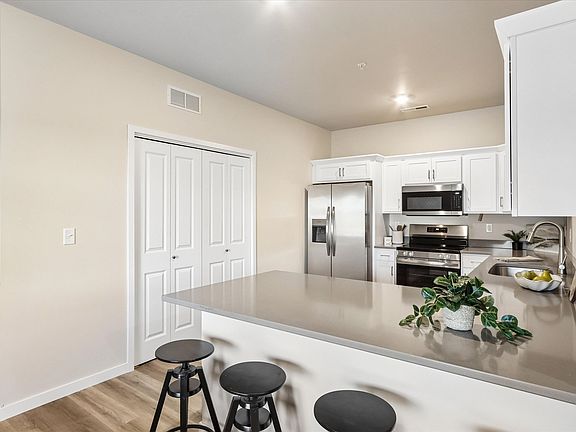 5th image of 1735 N Jones Blvd #2