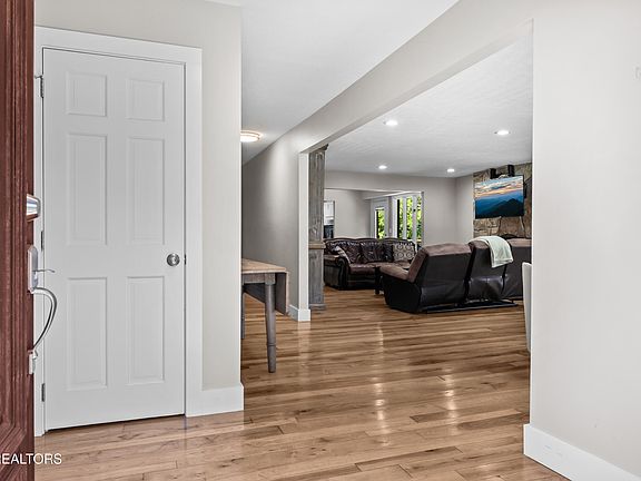 4th image of 1056 Topside Dr