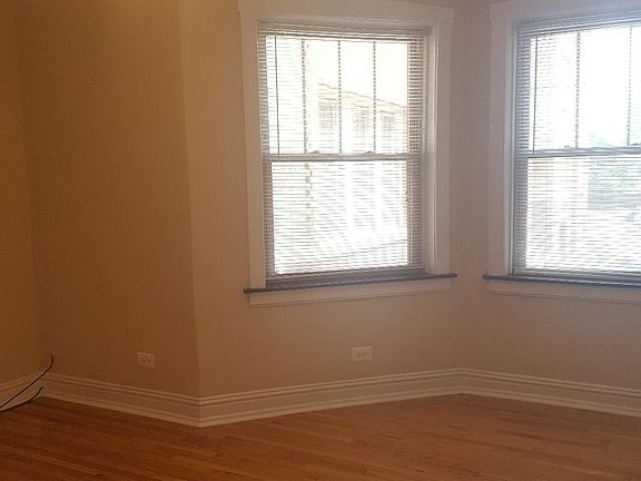 4th image of 20 N Austin Blvd APT 1B