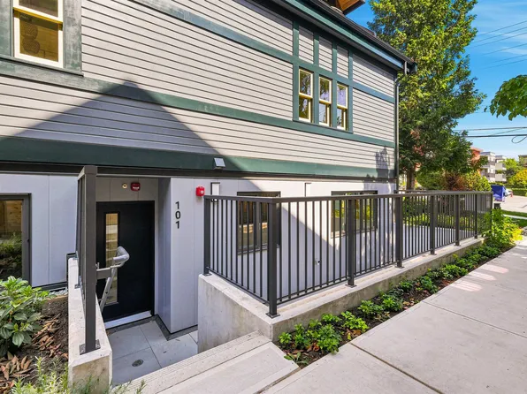 101 Cunningham St, New Westminster, BC V3L 1E4