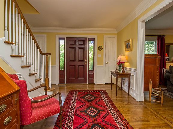 4th image of 1343 Strawberry Ln