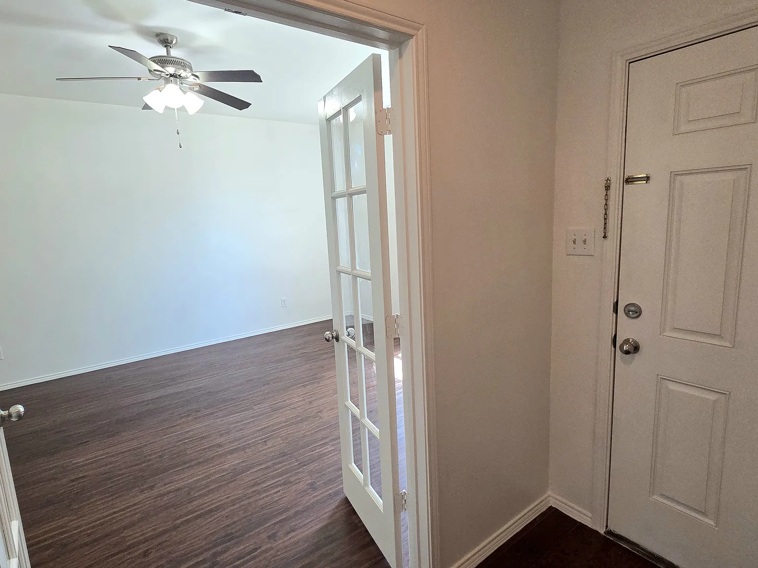 3 bed, 1975 sqft, $2,275 — Photo 3