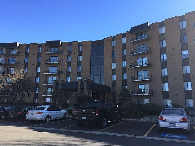 1st image of 900 W Sunset Dr APT 305