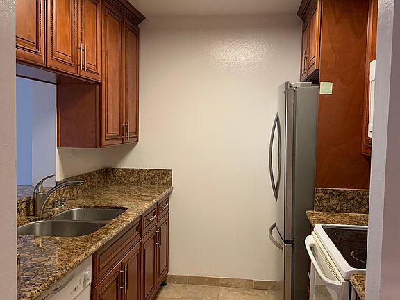 4th image of 5460 White Oak Ave #228E
