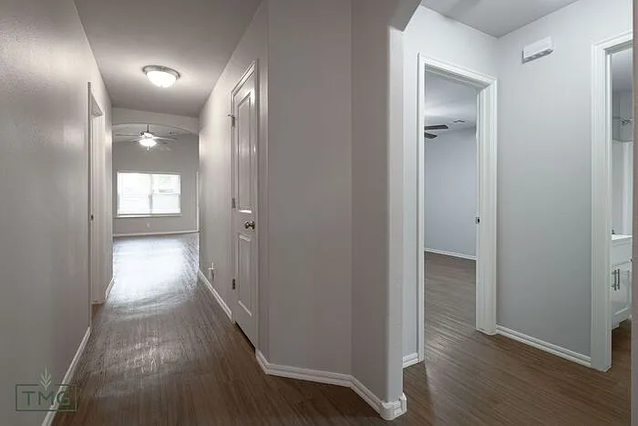 3 bed, 2.0 bath, 1606 sqft, $2,199 — Photo 4