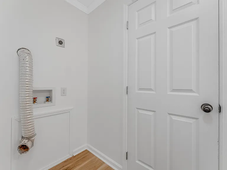 138 Putnam St — Photo 15