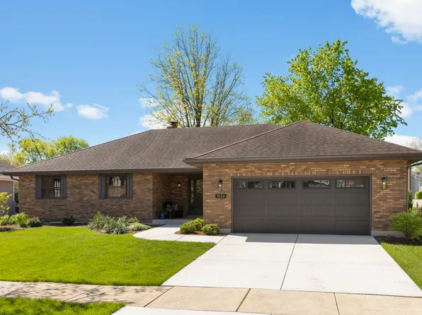 1524 Bradley Ct, Naperville, IL 60565