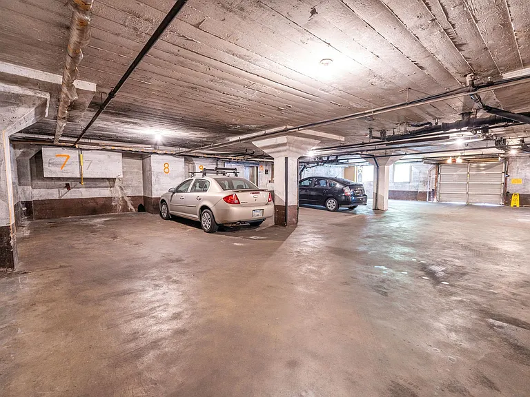 The Carlton Apartments — Photo 4