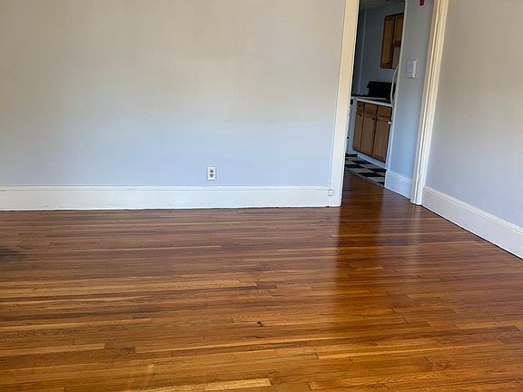 3rd image of 551 Essex St APT 5