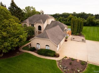 5505 Larkin Ln, Clarkston, MI 48348