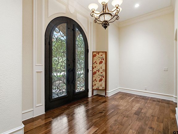 2nd image of 2030 Equestrian Ln