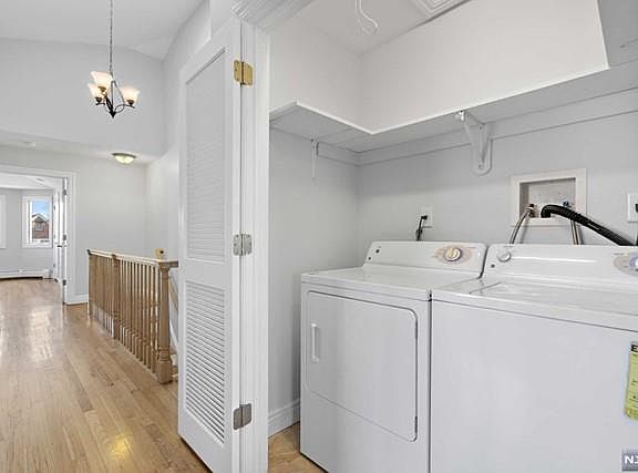 3rd image of 376 Aurora Ave #A