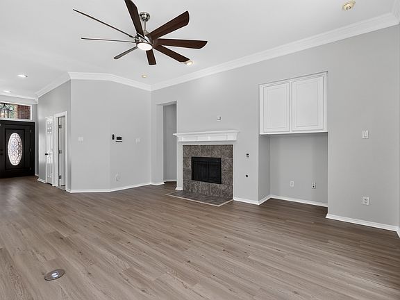 2nd image of 6819 Wood Crest Ln