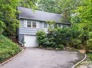 8 North Dr, Centerport, NY 11721