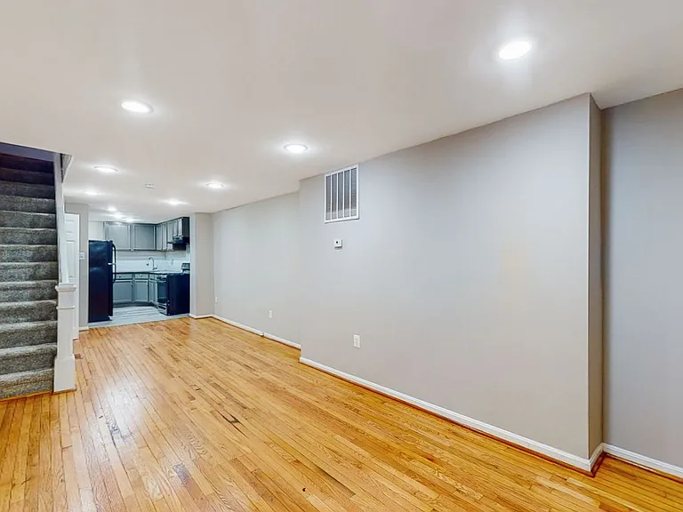 1142 Sargeant St — Photo 3
