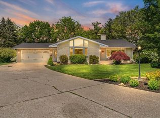 8108 Grove Dr, Jenison, MI 49428