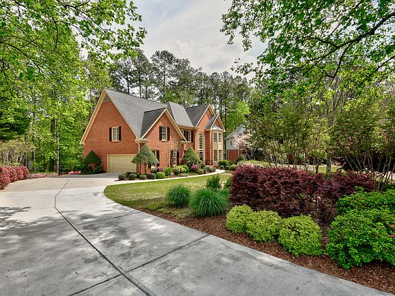 4th image of 110 Fox Cove Ct