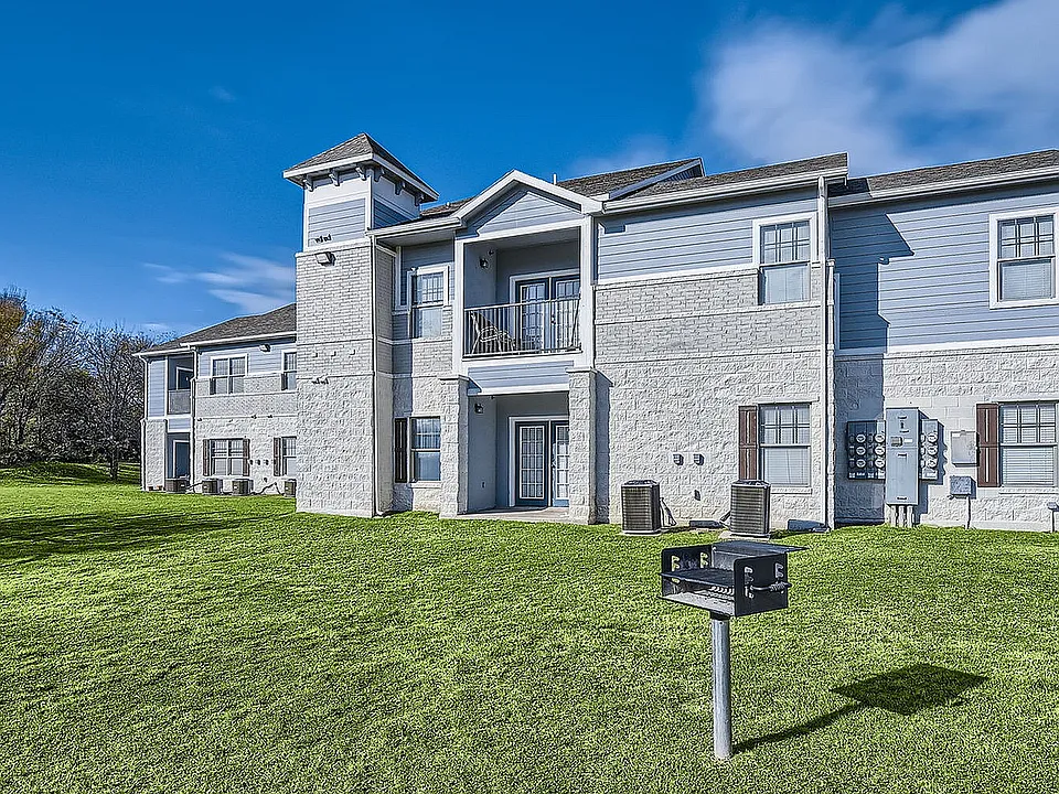 1555 Nottingham Drive - Web Quality - 016 - 26 Exterior Rear
