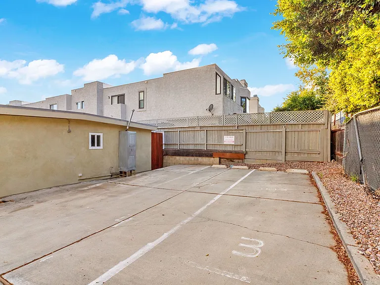 1964 Missouri St #3 — Photo 9