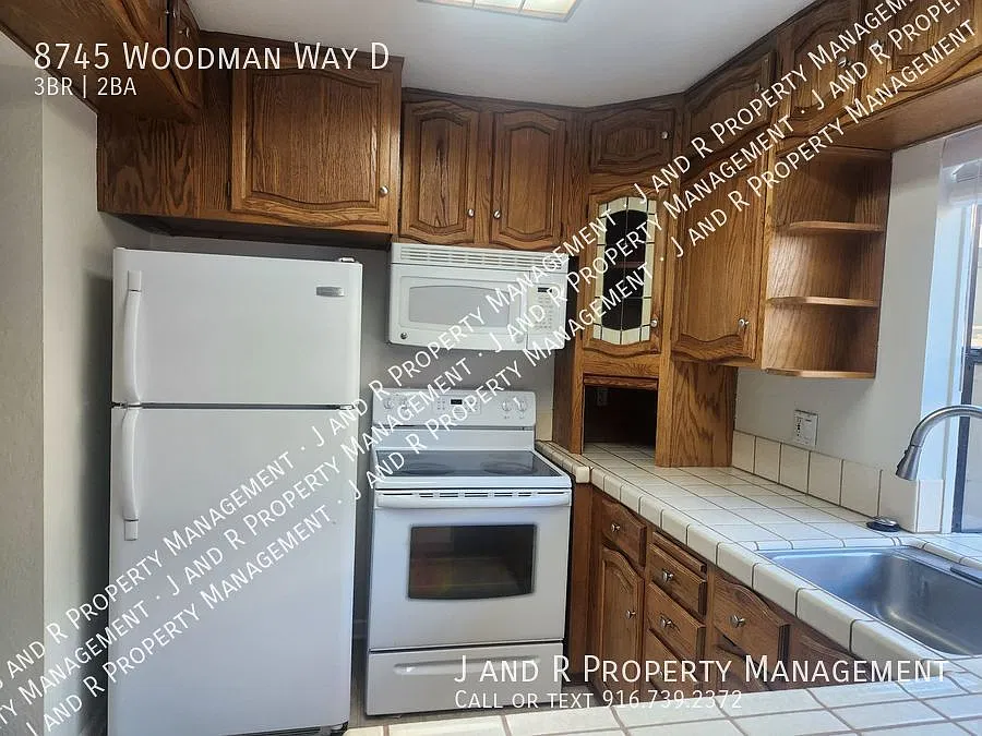 8745 Woodman Way — Photo 2