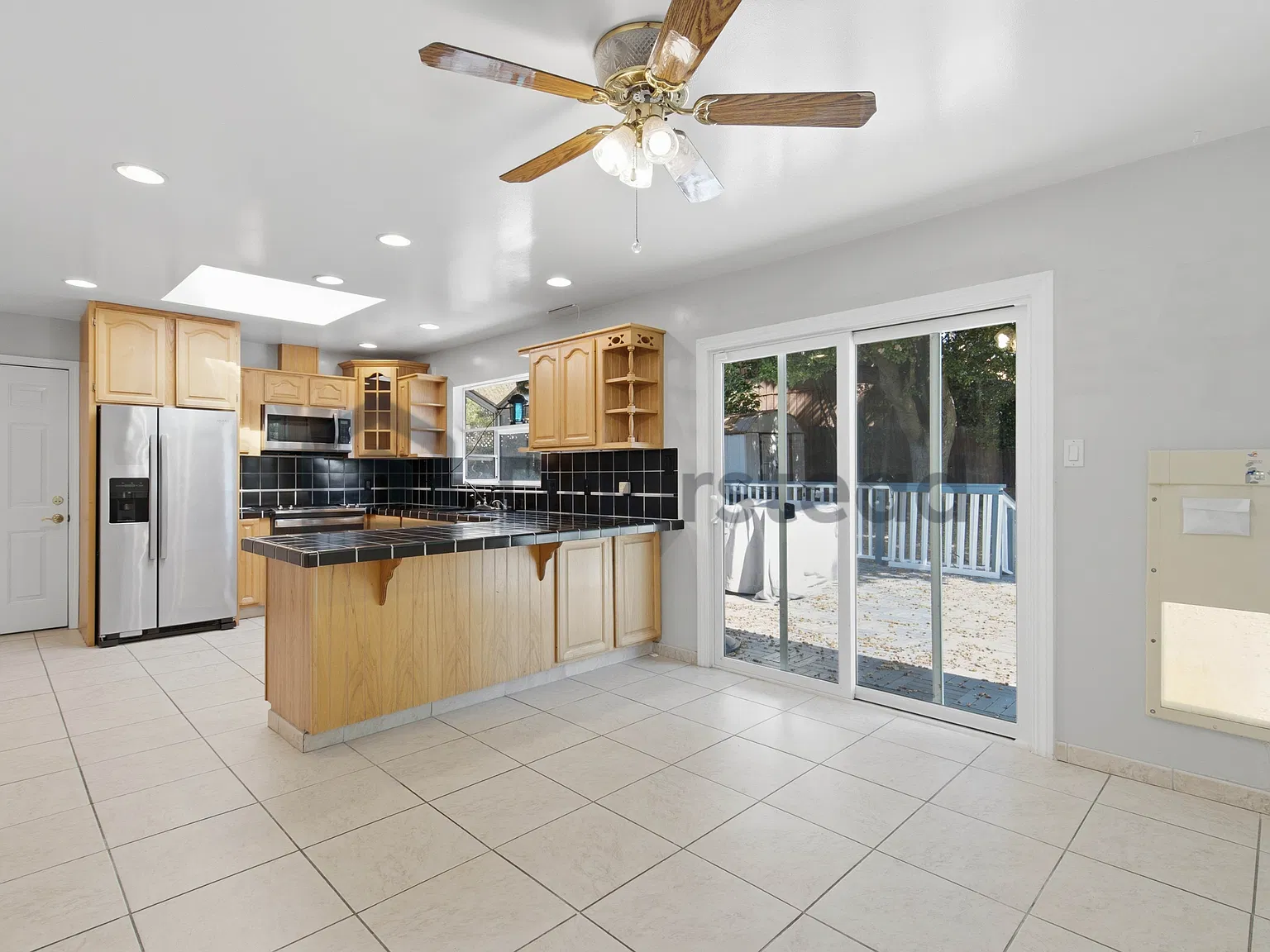 3 bed, 2.0 bath, 1442 sqft, $3,795 — Photo 3