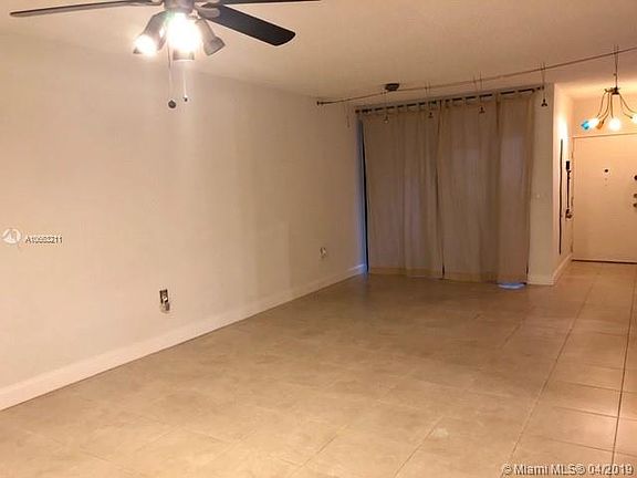 4th image of 840 NE 199th St APT 104B