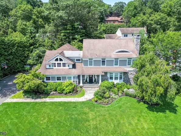 580 Wellington Rd, Ridgewood Village, NJ 07450