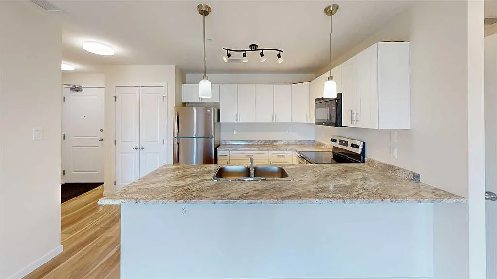 2 bed, 2.0 bath, 825 sqft, $1,700 — Photo 3