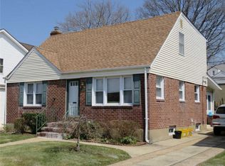 253 Cornwell Ave, Williston Park, NY 11596